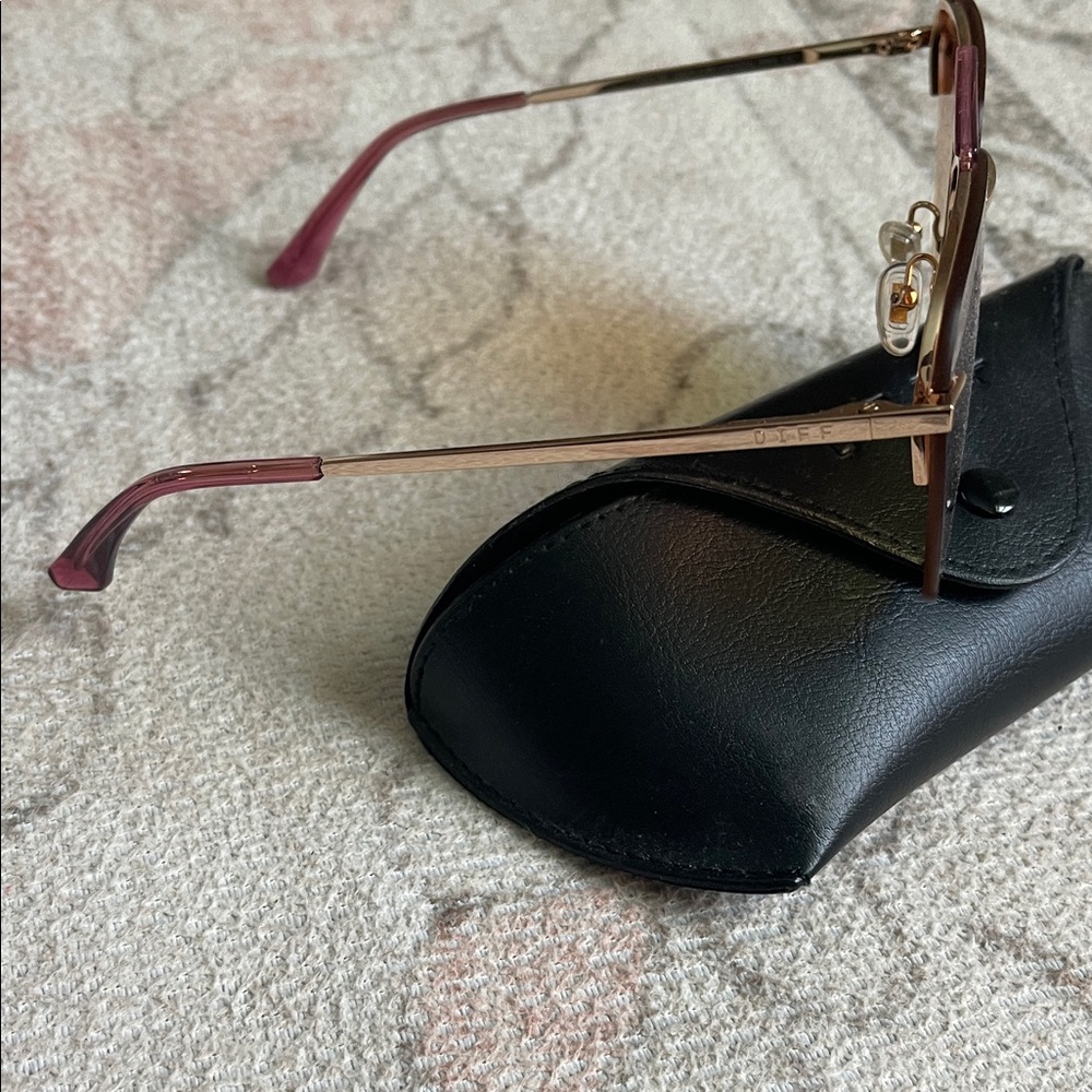DIFF Aviator rose gold Sunglasses with Case - Picture 2 of 3